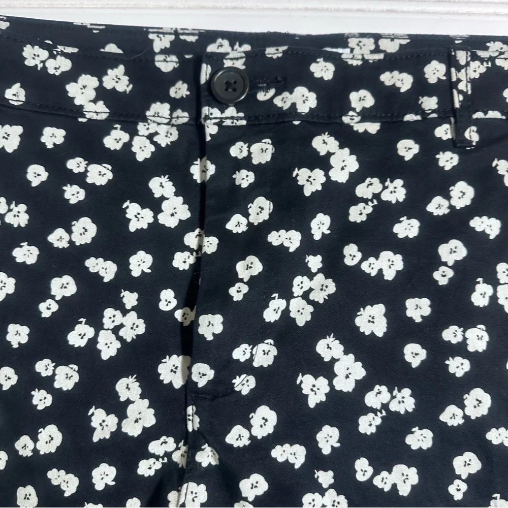 Amazon Essentials NWT black floral shorts women’s 16